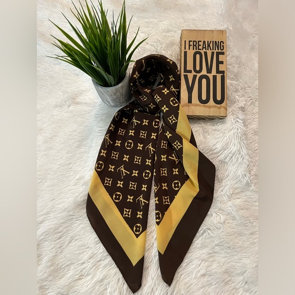Authentic Vintage Louis Vuitton Large Monogram Silk Scarf - Picture 4 of 15